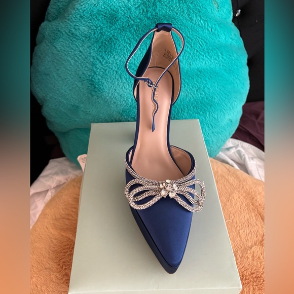 Semi-formal/ Formal women’s Dress shoe - Picture 2 of 4